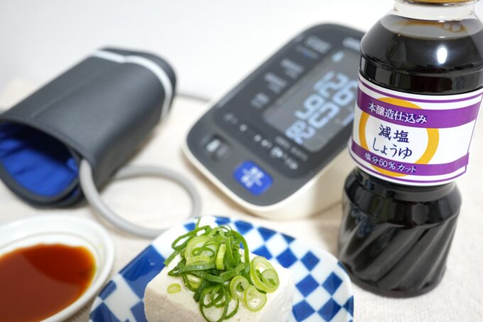 年配層社員の健康施策を考える様子 減塩と食育体験の社内イベントイメージ